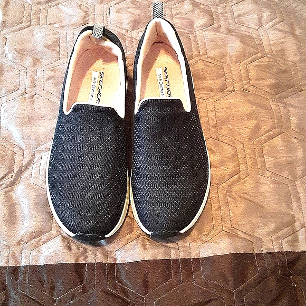 SKETCHERS  BLACK SLIP ON SNEAKERS SIZE:  9M